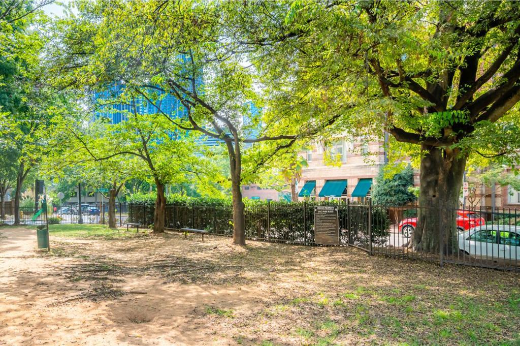 Apartamento Viagem - - Bright 2br W/gym+pool+parking Charlotte