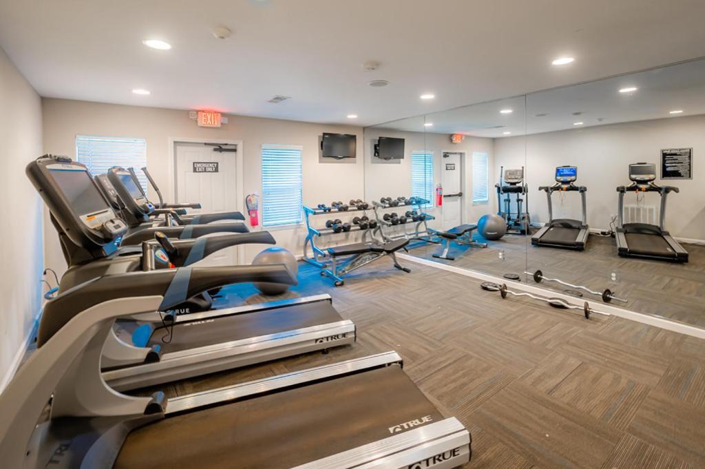 Apartamento Viagem - - Bright 2br W/gym+pool+parking Charlotte