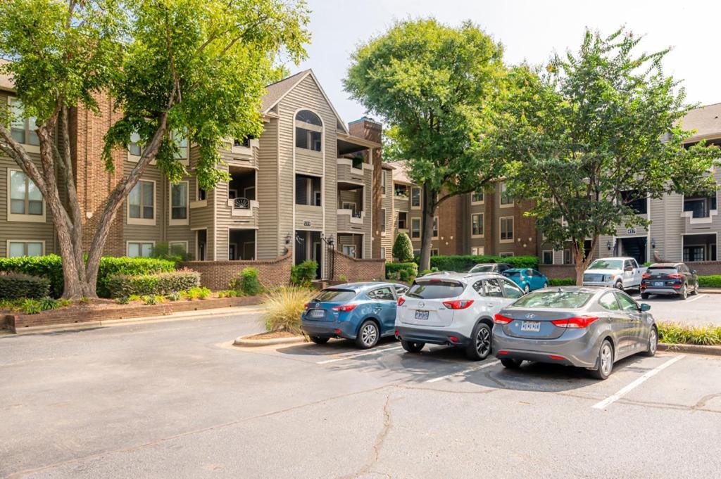 Apartamento Viagem - - Bright 2br W/gym+pool+parking Charlotte