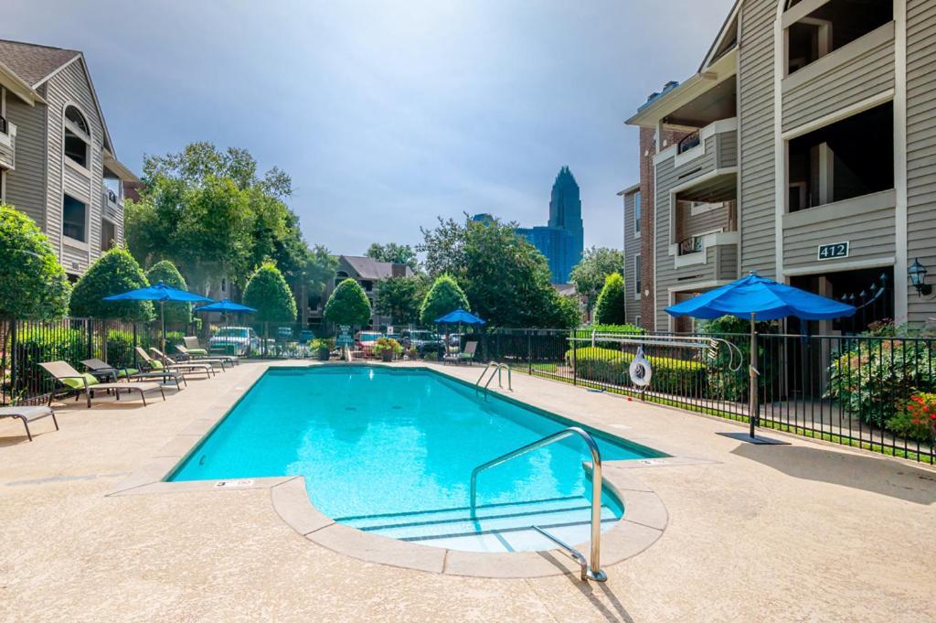 Apartamento Viagem - - Bright 2br W/gym+pool+parking Charlotte